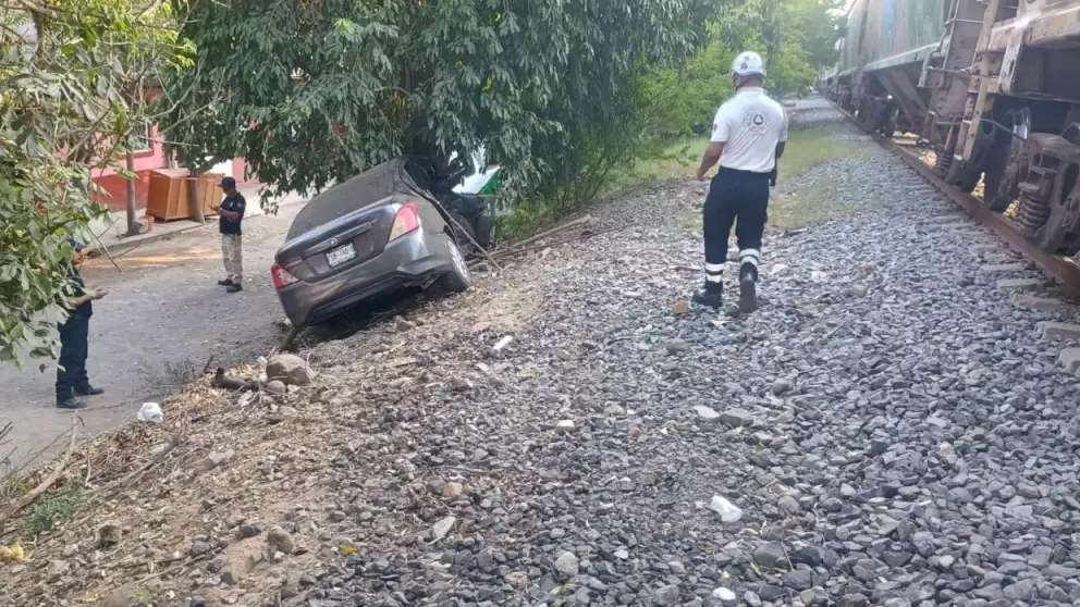 Mujer intenta ganarle el paso al tren: su bebé de un año termina herido ...
